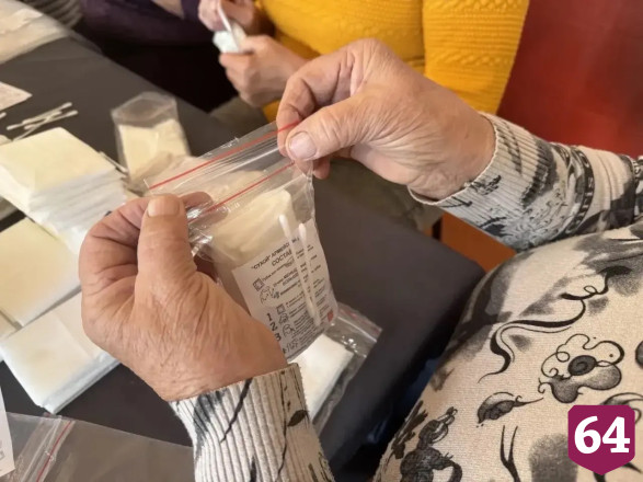 Саратовские женщины изготовили более 500 наборов сухого душа для защитников